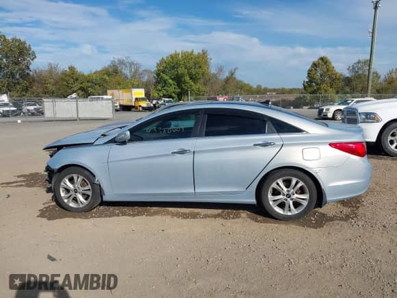 2013 Hyundai Sonata SE with VIN 5NPEC4AC1DH584382, listed as a IAAI auction lot 43380609 with 144,552 mi miles and . Bid and sale history available at DreamBid. Image 14.