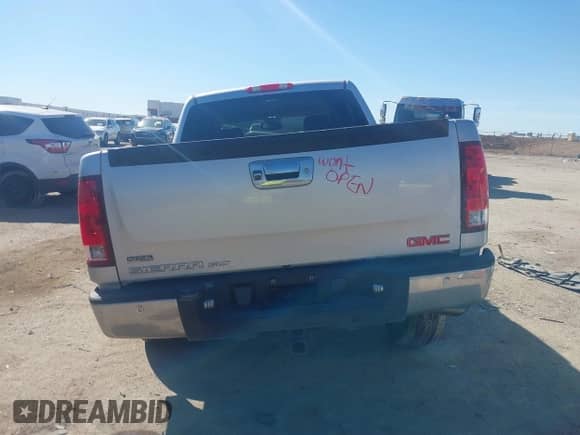 2010 GMC Sierra 1500 SLT with VIN 3GTRKWE30AG232120, listed as a IAAI auction lot 41681642 with 156,058 mi miles and . Bid and sale history available at DreamBid. Image 17.