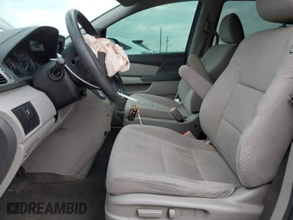 2014 Honda Odyssey LX z VIN 5FNRL5H28EB126388, wystawiony jako Copart lot #70583975 z przebiegiem 148 425 mil mil oraz Szkoda całkowita • Salvage title. Historia ofert i sprzedaży dostępna na DreamBid. Obrazek 7.