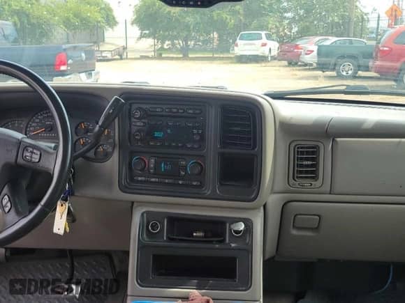 2006 GMC Sierra 1500 SLE1 с VIN 2GTEK13T761243412, выставлен на аукционе Copart как лот 70794205 с пробегом 192 833 миль миль и Чистый • Clean title. История ставок и продаж доступна на DreamBid. Изображение 9.