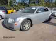 2005 Chrysler 300 Touring z VIN 2C3JA53G75H120988, wystawiony jako IAAI lot #43255891 z przebiegiem 153 485 mil mil oraz . Historia ofert i sprzedaży dostępna na DreamBid. Obrazek 18.