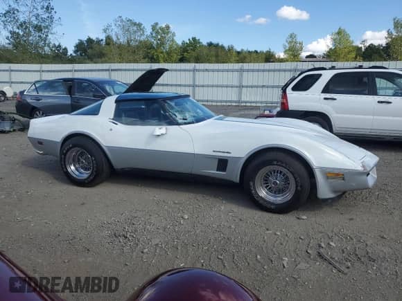 1982 Chevrolet Corvette с VIN 1G1AY8788C5113248, выставлен на аукционе Copart как лот 80637665 с пробегом Не указан миль и Чистый • Clean title. История ставок и продаж доступна на DreamBid. Изображение 4.