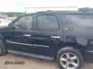 2013 Chevrolet Tahoe LTZ z VIN 1GNSCCE02DR165406, wystawiony jako IAAI lot #42798022 z przebiegiem 212 726 mil mil oraz . Historia ofert i sprzedaży dostępna na DreamBid. Obrazek 14.