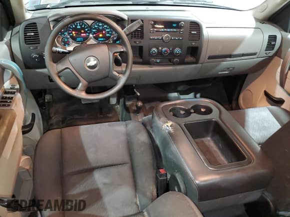 2010 Chevrolet Silverado 2500HD Work Truck z VIN 1GC5KVBG4AZ183052, wystawiony jako Copart lot #73705114 z przebiegiem 230 989 mil mil oraz Szkoda całkowita • Salvage title. Historia ofert i sprzedaży dostępna na DreamBid. Obrazek 8.