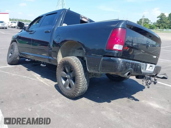 2018 Ram 1500 Big Horn z VIN 1C6RR7LT4JS156342, wystawiony jako IAAI lot #42788310 z przebiegiem 134 867 mil mil oraz . Historia ofert i sprzedaży dostępna na DreamBid. Obrazek 3.