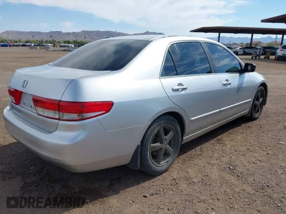 2003 Honda Accord EX z VIN JHMCM55683C083559, wystawiony jako IAAI lot #43018520 z przebiegiem 331 795 mil mil oraz . Historia ofert i sprzedaży dostępna na DreamBid. Obrazek 4.