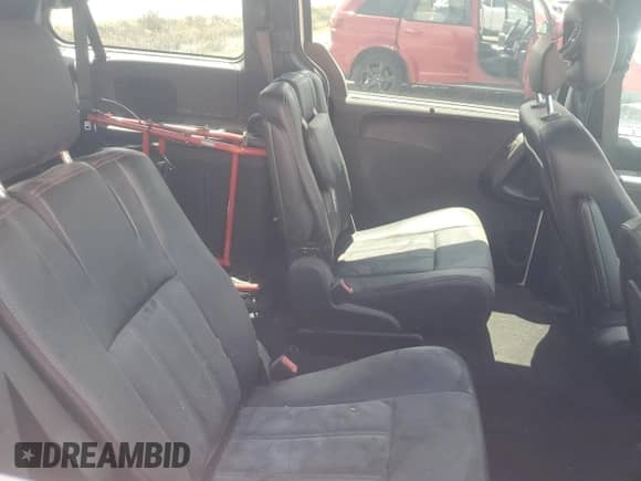 2019 Dodge Grand Caravan GT z VIN 2C4RDGEG5KR737150, wystawiony jako Copart lot #68194175 z przebiegiem Nie podano mil oraz Nie do naprawy • Non repairable. Historia ofert i sprzedaży dostępna na DreamBid. Obrazek 11.