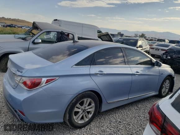 2013 Hyundai Sonata with VIN KMHEC4A42DA076255, listed as a Copart auction lot 68496555 with 125,386 mi miles and Salvage title. Bid and sale history available at DreamBid. Image 3.