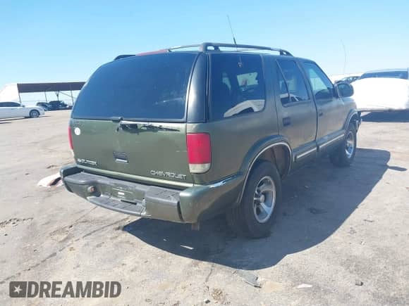 2001 Chevrolet Blazer LT with VIN 1GNCS13WX12137232, listed as a IAAI auction lot 41670172 with Not provided miles and . Bid and sale history available at DreamBid. Image 4.