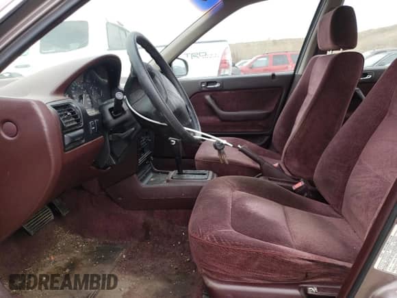 1993 Honda Accord LX z VIN JHMCB7652PC009471, wystawiony jako Copart lot #47173745 z przebiegiem 126 397 mil mil oraz Czysty tytuł • Clean title. Historia ofert i sprzedaży dostępna na DreamBid. Obrazek 7.