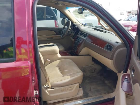 2009 Chevrolet Tahoe LTZ с VIN 1GNFC33J19R183206, выставлен на аукционе IAAI как лот 42445222 с пробегом 353 766 миль миль и . История ставок и продаж доступна на DreamBid. Изображение 5.