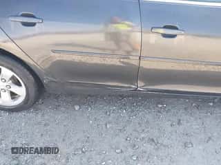 2015 Chevrolet Malibu LS z VIN 1G11B5SL0FF280763, wystawiony jako IAAI lot #43488075 z przebiegiem 148 866 mil mil oraz . Historia ofert i sprzedaży dostępna na DreamBid. Obrazek 6.