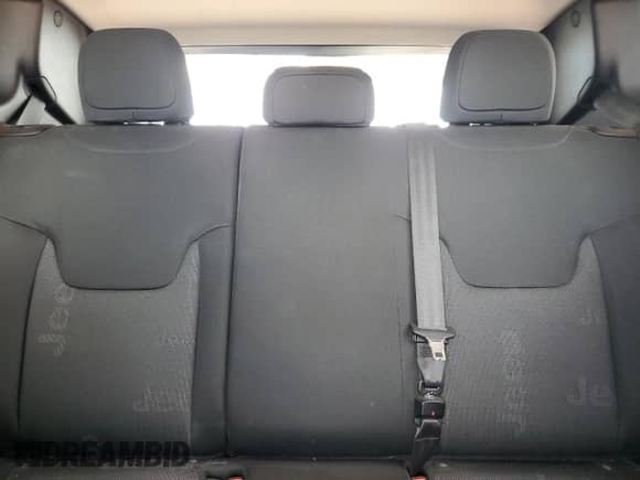 2017 Jeep Renegade Latitude z VIN ZACCJABB5HPF83508, wystawiony jako Copart lot #70333805 z przebiegiem 62 868 mil mil oraz Szkoda całkowita • Salvage title. Historia ofert i sprzedaży dostępna na DreamBid. Obrazek 10.