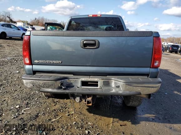 2007 Chevrolet Silverado 2500HD LT1 with VIN 1GCHK29D17E142904, listed as a Copart auction lot 82322354 with Not provided miles and Salvage title. Bid and sale history available at DreamBid. Image 6.