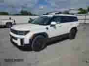 2025 Hyundai Santa Fe Calligraphy z VIN 5NMP5DGL4SH130213, wystawiony jako Copart lot #63189515 z przebiegiem 2 834 mil mil oraz Szkoda całkowita • Salvage title. Historia ofert i sprzedaży dostępna na DreamBid. Obrazek 1.