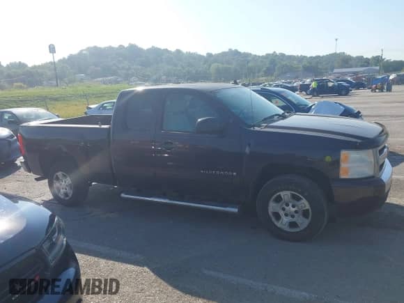 2008 Chevrolet Silverado 1500 1LT with VIN 1GCEC19028Z129340, listed as a IAAI auction lot 43340487 with 233,839 mi miles and . Bid and sale history available at DreamBid. Image 14.