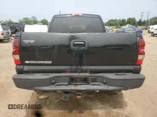 2006 Chevrolet Silverado 1500HD LT1 с VIN 1GCGK13U36F195708, выставлен на аукционе Copart как лот 60317065 с пробегом 154 309 миль миль и Списание • Salvage title. История ставок и продаж доступна на DreamBid. Изображение 6.