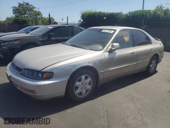1995 Honda Accord with VIN 1HGCE6662SA033917, listed as a Copart auction lot 55821085 with 280,453 mi miles and Salvage title. Bid and sale history available at DreamBid. Image 1.