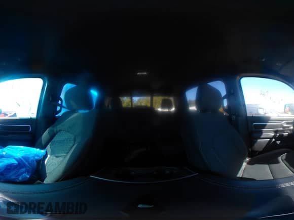 2025 Ram 1500 Big Horn z VIN 1C6SRFFP5SN561989, wystawiony jako IAAI lot #43563894 z przebiegiem 41 118 mil mil oraz . Historia ofert i sprzedaży dostępna na DreamBid. Obrazek 18.