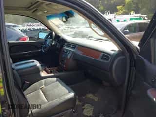 2008 Chevrolet Avalanche 2LT z VIN 3GNFK12398G234279, wystawiony jako IAAI lot #43233108 z przebiegiem 264 686 mil mil oraz . Historia ofert i sprzedaży dostępna na DreamBid. Obrazek 5.