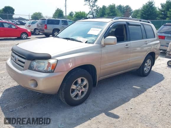 2004 Toyota Highlander with VIN JTEEP21A140025561, listed as a IAAI auction lot 42601941 with 163,633 mi miles and . Bid and sale history available at DreamBid. Image 2.