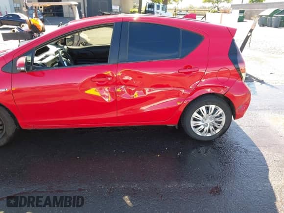 2016 Toyota Prius One z VIN JTDKDTB39G1137626, wystawiony jako IAAI lot #43484371 z przebiegiem 274 164 mil mil oraz . Historia ofert i sprzedaży dostępna na DreamBid. Obrazek 6.