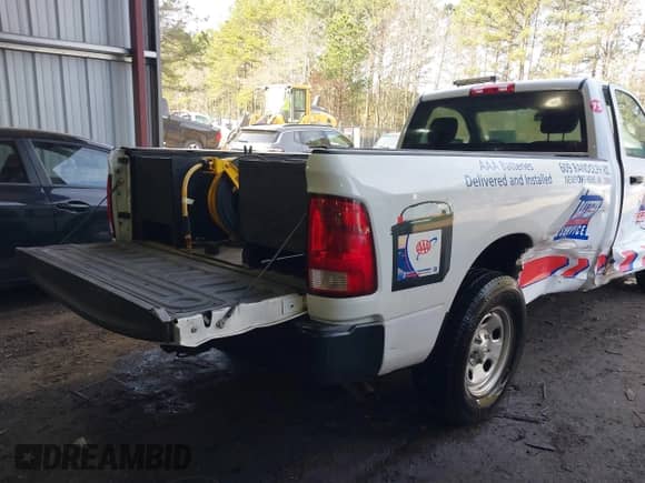 2019 Ram 1500 Tradesman z VIN 3C6JR6DTXKG580090, wystawiony jako IAAI lot #41623221 z przebiegiem 123 536 mil mil oraz . Historia ofert i sprzedaży dostępna na DreamBid. Obrazek 8.