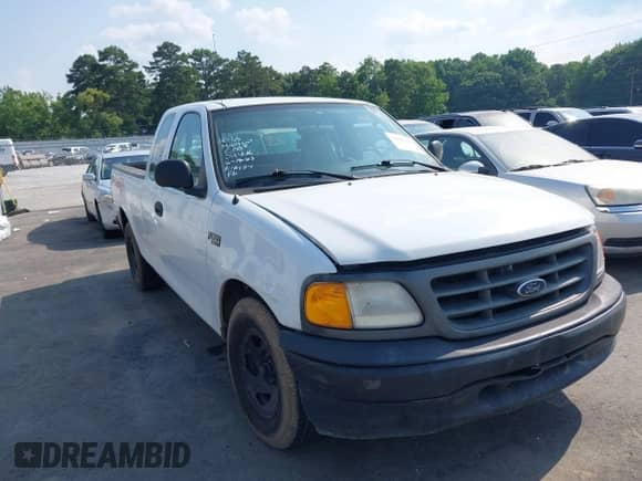 2004 Ford F-150 XL z VIN 2FTRX17274CA35651, wystawiony jako IAAI lot #42587518 z przebiegiem 352 466 mil mil oraz . Historia ofert i sprzedaży dostępna na DreamBid. Obrazek 1.