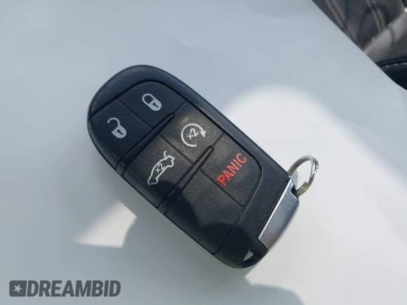 2015 Chrysler 300 S с VIN 2C3CCAGG1FH892300, выставлен на аукционе IAAI как лот 42277909 с пробегом 102 538 миль миль и . История ставок и продаж доступна на DreamBid. Изображение 11.