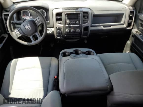 2018 Ram 1500 Tradesman z VIN 1C6RR7FG2JS249486, wystawiony jako Copart lot #60996115 z przebiegiem 109 421 mil mil oraz Czysty tytuł • Clean title. Historia ofert i sprzedaży dostępna na DreamBid. Obrazek 8.