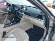 2015 BMW 3 Series 328i xDrive с VIN WBA3B5G58FNS18962, выставлен на аукционе IAAI как лот 43360488 с пробегом 73 256 миль миль и . История ставок и продаж доступна на DreamBid. Изображение 5.