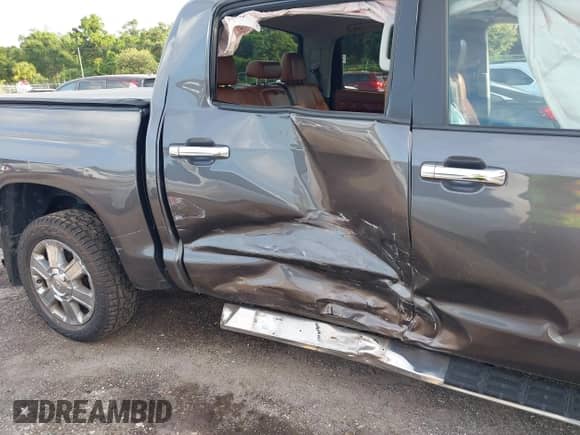 2016 Toyota Tundra Platinum with VIN 5TFGW5F15GX206832, listed as a IAAI auction lot 42657689 with 101,462 mi miles and . Bid and sale history available at DreamBid. Image 6.