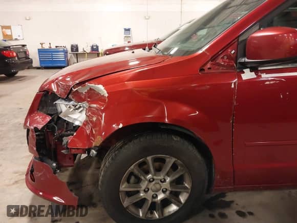 2011 Dodge Grand Caravan R/T with VIN 2D4RN7DG6BR742536, listed as a IAAI auction lot 41689609 with 173,028 mi miles and . Bid and sale history available at DreamBid. Image 18.