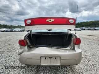 2004 Chevrolet Cavalier LS z VIN 1G1JF52F647320219, wystawiony jako Copart lot #84404085 z przebiegiem 166 802 mil mil oraz Szkoda całkowita • Salvage title. Historia ofert i sprzedaży dostępna na DreamBid. Obrazek 6.