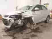 2018 Chevrolet Sonic Premier z VIN 1G1JF5SB6J4136215, wystawiony jako IAAI lot #43298299 z przebiegiem 114 910 mil mil oraz . Historia ofert i sprzedaży dostępna na DreamBid. Obrazek 20.