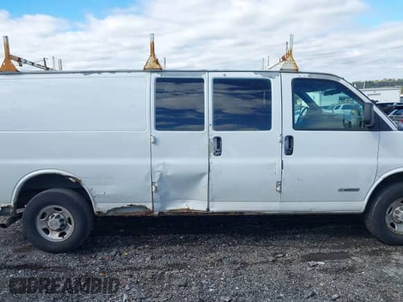 2003 Chevrolet Express Cargo with VIN 1GCHG39U931107021, listed as a IAAI auction lot 43456152 with 330,598 mi miles and . Bid and sale history available at DreamBid. Image 6.