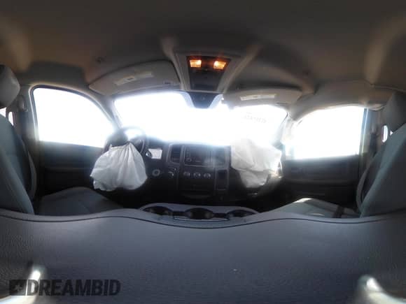 2018 Ram 1500 Express z VIN 3C6RR7KG1JG238637, wystawiony jako IAAI lot #42215424 z przebiegiem 85 769 mil mil oraz . Historia ofert i sprzedaży dostępna na DreamBid. Obrazek 18.