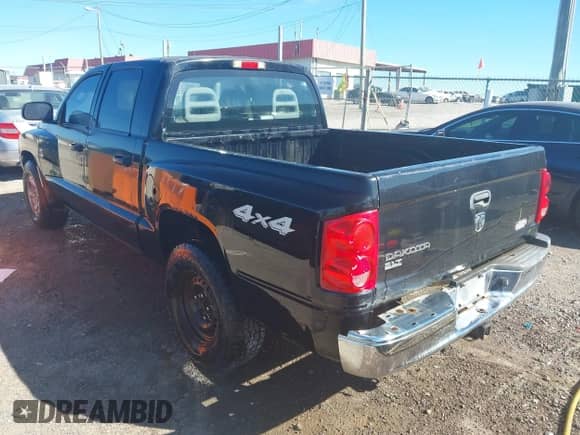 2005 Dodge Dakota SLT z VIN 1D7HW48N95S309895, wystawiony jako IAAI lot #43492807 z przebiegiem 190 085 mil mil oraz . Historia ofert i sprzedaży dostępna na DreamBid. Obrazek 3.