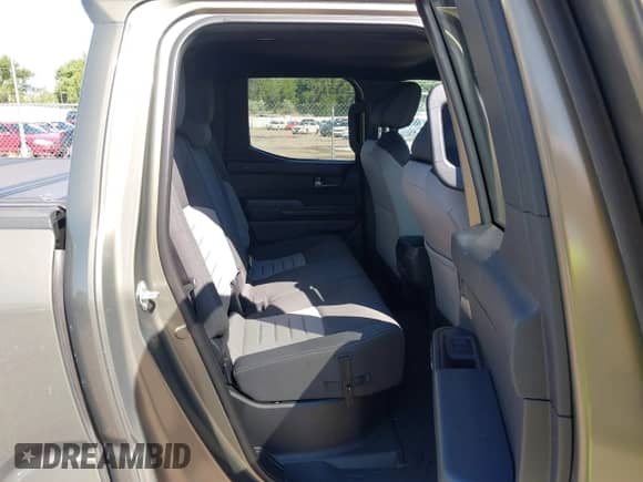 2024 Toyota Tacoma SR5 с VIN 3TMLB5JN0RM050356, выставлен на аукционе IAAI как лот 42552393 с пробегом 9 802 миль миль и . История ставок и продаж доступна на DreamBid. Изображение 8.