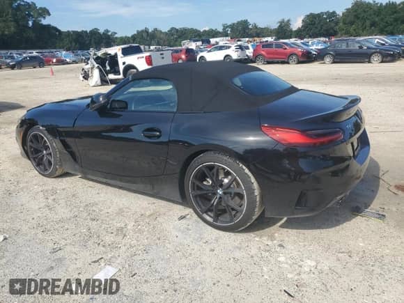 2025 BMW Z4 sDrive30i with VIN WBAHF3C02SWY44651, listed as a Copart auction lot 68659285 with 3,193 mi miles and Non repairable. Bid and sale history available at DreamBid. Image 2.