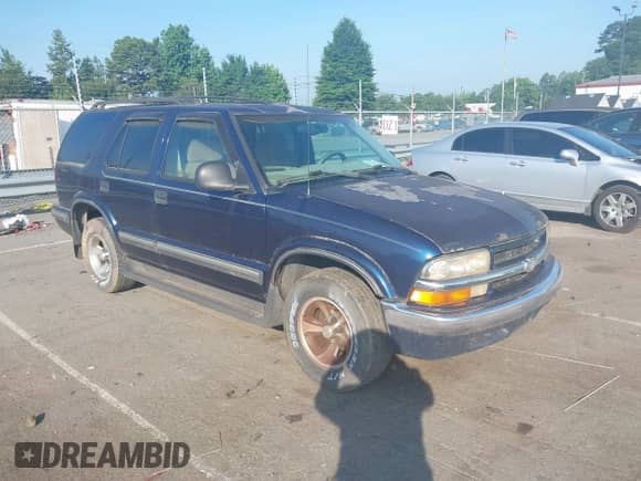 1998 Chevrolet Blazer LS with VIN 1GNCS13W6W2265944, listed as a IAAI auction lot 42605580 with 199,389 mi miles and . Bid and sale history available at DreamBid. Image 1.