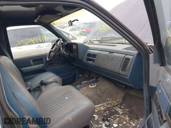 1988 GMC Sierra 1500 с VIN 1GTDK14K6JZ518298, выставлен на аукционе IAAI как лот 41714525 с пробегом 298 174 миль миль и . История ставок и продаж доступна на DreamBid. Изображение 5.