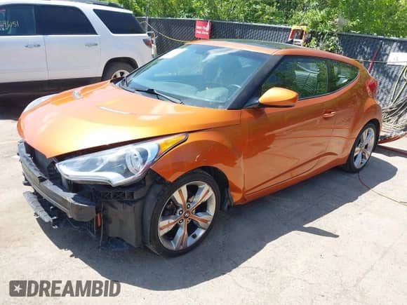 2013 Hyundai Veloster w/Black Int z VIN KMHTC6AD8DU175373, wystawiony jako IAAI lot #42567057 z przebiegiem 141 693 mil mil oraz . Historia ofert i sprzedaży dostępna na DreamBid. Obrazek 2.