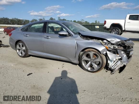 2019 Honda Accord Touring with VIN 1HGCV2F99KA002537, listed as a Copart auction lot 70943185 with 34,667 mi miles and Salvage title. Bid and sale history available at DreamBid. Image 4.