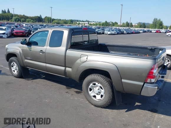 2015 Toyota Tacoma PreRunner z VIN 5TFTX4GN2FX041893, wystawiony jako IAAI lot #43129780 z przebiegiem 89 276 mil mil oraz . Historia ofert i sprzedaży dostępna na DreamBid. Obrazek 3.