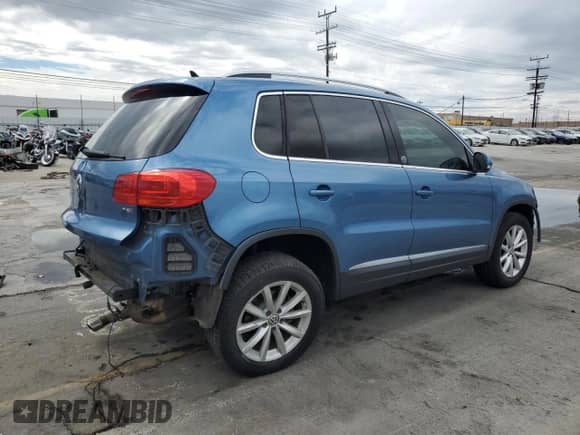 2017 Volkswagen Tiguan Wolfsburg Edition с VIN WVGRV7AX7HK003017, выставлен на аукционе Copart как лот 81061405 с пробегом 82 107 миль миль и Списание • Salvage title. История ставок и продаж доступна на DreamBid. Изображение 3.