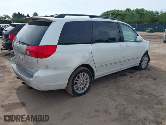 2008 Toyota Sienna XLE z VIN 5TDBK22C98S014316, wystawiony jako IAAI lot #42558176 z przebiegiem Nie podano mil oraz . Historia ofert i sprzedaży dostępna na DreamBid. Obrazek 4.