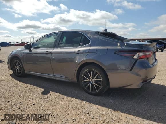 2024 Toyota Camry SE with VIN 4T1G11AK4RU899030, listed as a Copart auction lot 55510945 with 43,938 mi miles and Clean title. Bid and sale history available at DreamBid. Image 2.