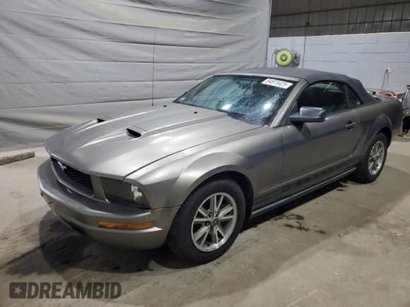 2005 Ford Mustang Deluxe с VIN 1ZVFT84NX55227418, выставлен на аукционе Copart как лот 84975425 с пробегом 149 334 миль миль и Чистый • Clean title. История ставок и продаж доступна на DreamBid. Изображение 1.