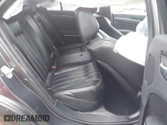 2023 Chrysler 300 S z VIN 2C3CCABG6PH585200, wystawiony jako IAAI lot #42898513 z przebiegiem 52 758 mil mil oraz . Historia ofert i sprzedaży dostępna na DreamBid. Obrazek 8.